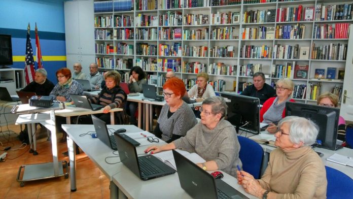 Slika obrazovanje osoba treće životne dobi